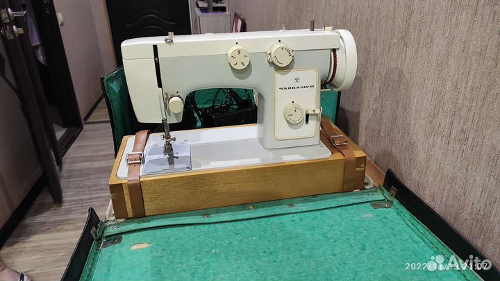 Швейная машина Чайка 142