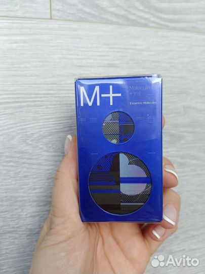 Escentric Molecules Molecule 01 + Iris