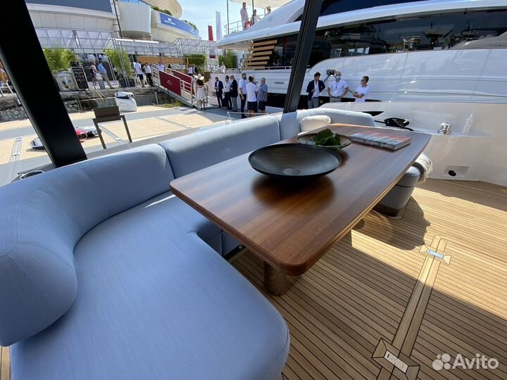 Моторная яхта Azimut 68, 2022