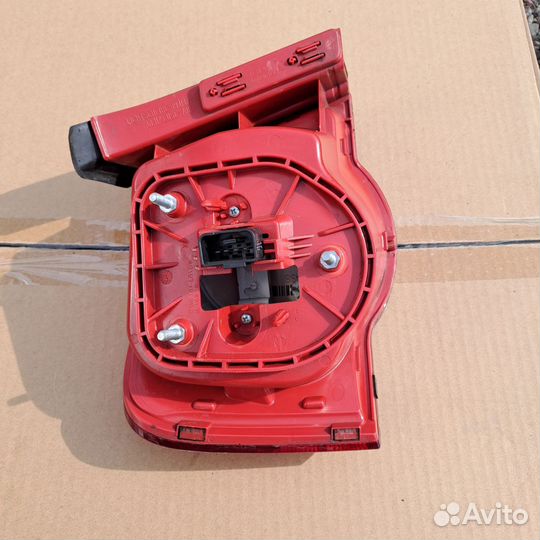 Фонарь задний правый Volkswagen Passat B6 седан