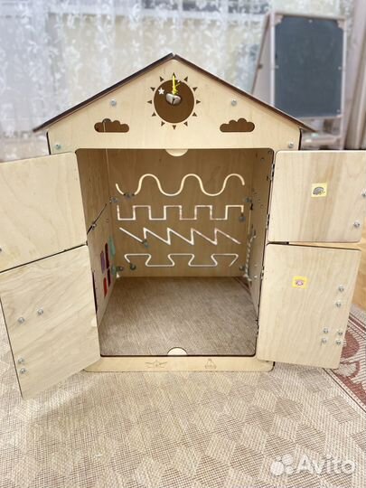 Бизиборд домик