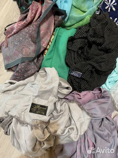 Пакетом женские платки, палантины