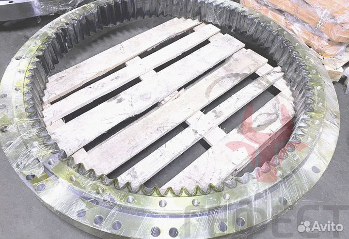 Опорно-поворотный круг PC400-6 208-25-61300