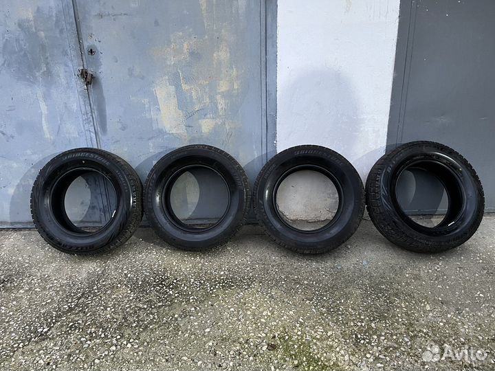 Bridgestone Blizzak Revo GZ 215/65 R16