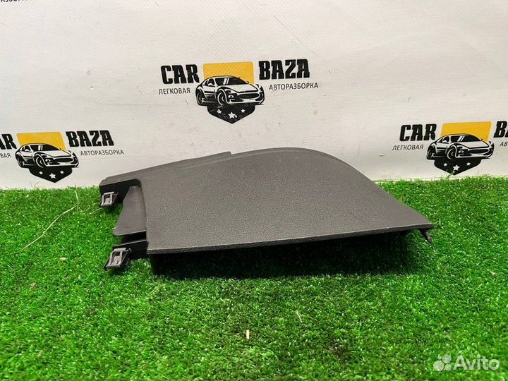 Обшивка стойки задней правой R Audi Q3