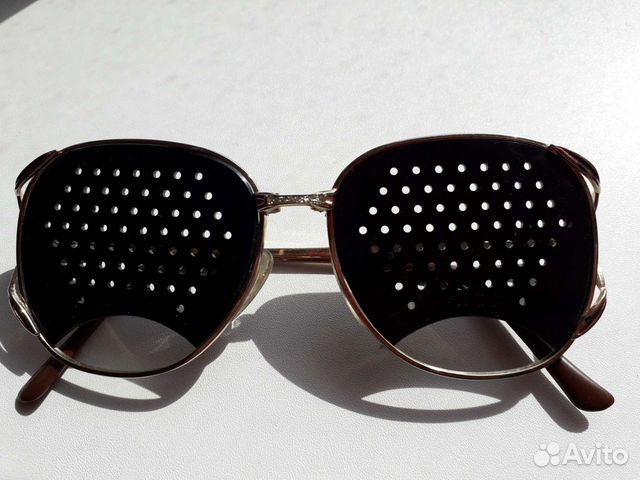 Очки с перфорацией лечебные