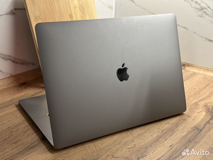 Macbook pro 15 2017 i7/Radeon 560 4gb/16/512gb