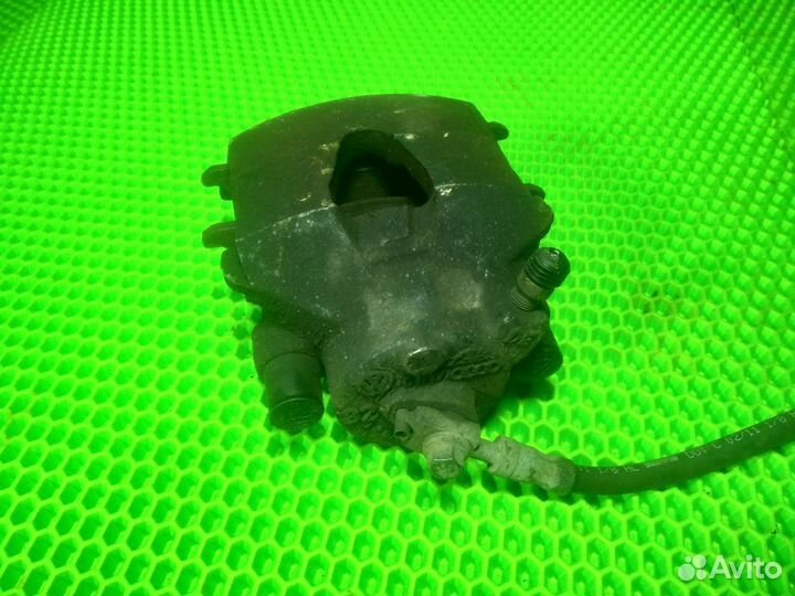 Суппорт передний правый Skoda Octavia II A5