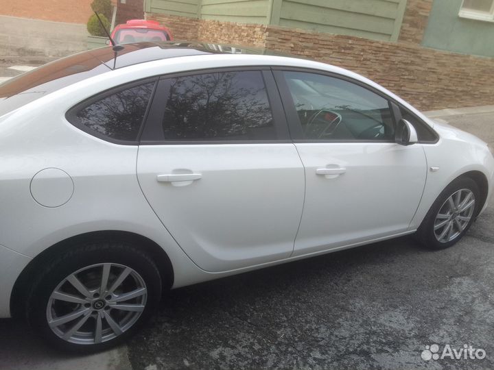 Opel Astra 1.6 AT, 2013, 18 000 км