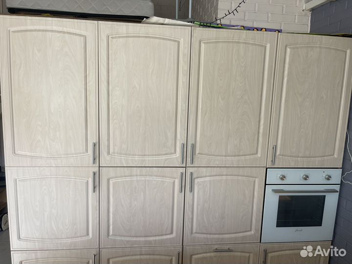 Кухня целиком, встроенный холодильник