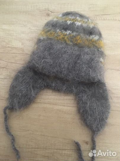Очень тёплая шапка из козьей шерсти