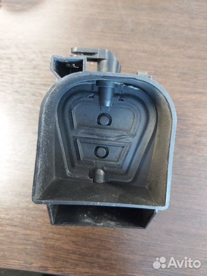 Дефлектор воздушный правый Volkswagen Touareg 1