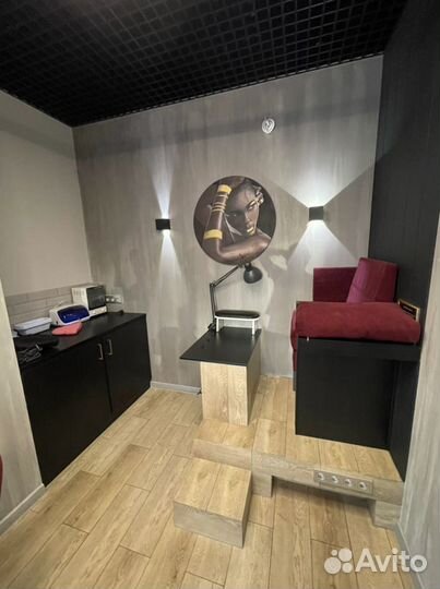 Сдам рабочее место мастеру маникюра и педикюра