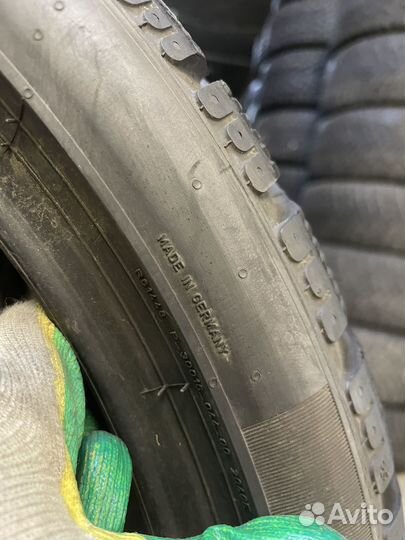 Pirelli P Zero Winter 245/35 R19