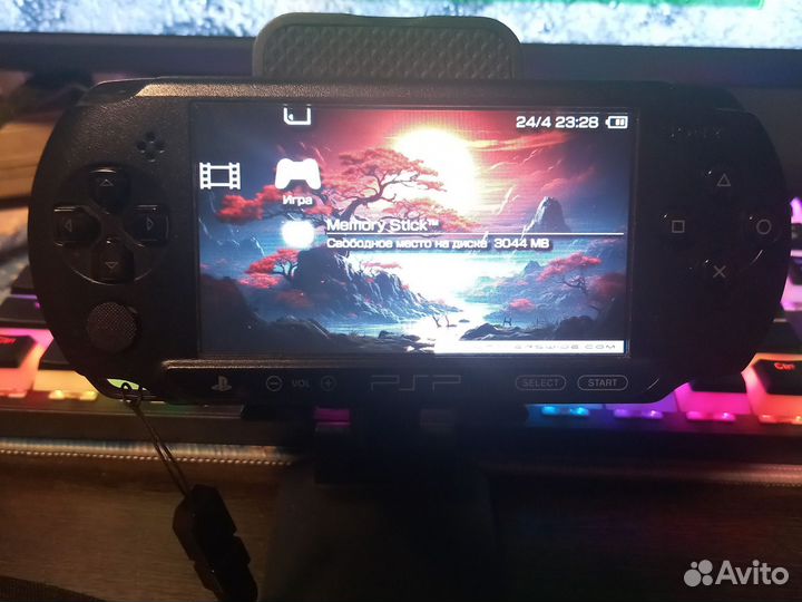 Sony PSP e 1008 прошитая на неслетайку