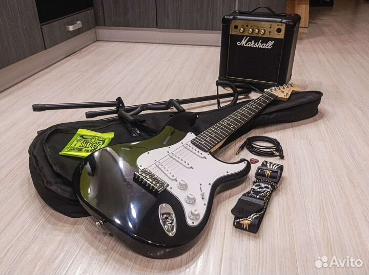 Электрогитара Fender Squier + Marshall & Комплект