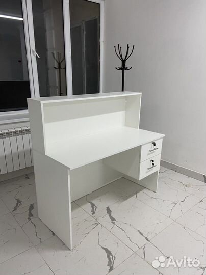 Стойка ресепшн