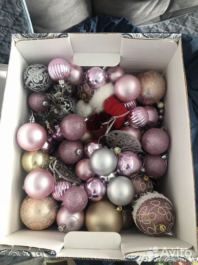 Ель с игрушками