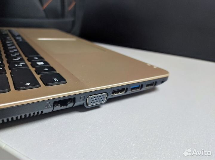 Ноутбук asus Celeron N3350/2gb/SSD 128GB+сумка