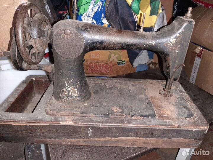 Швейная машинка Зингер