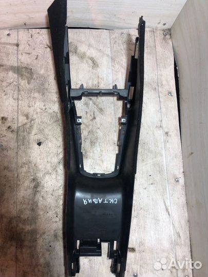 Консоль между сидений Skoda Octavia A4 Tour 1.4