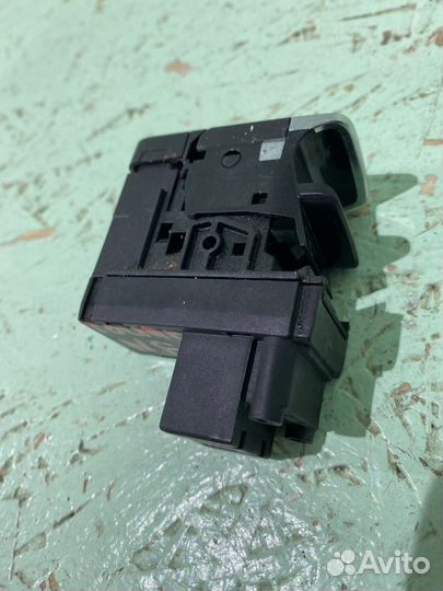 Кнопка стояночного тормоза Volkswagen Touareg 7P