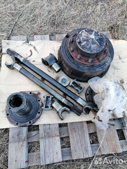 Ступица и полуось переднего моста Урал 5557