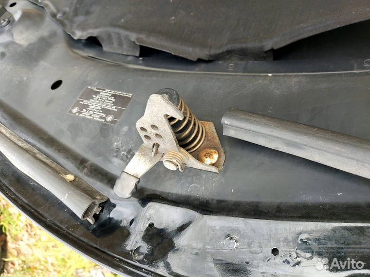 Крюк капота BMW 6 E63/E64