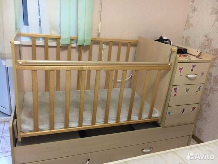 Детская кровать с комодом
