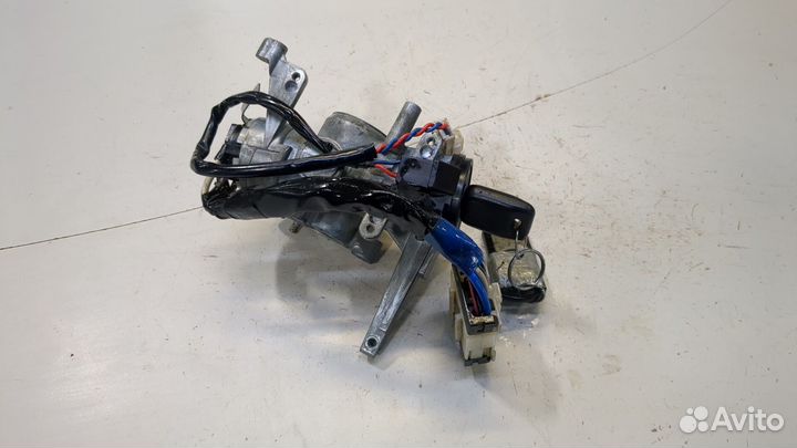 Замок зажигания Isuzu Trooper, 2002