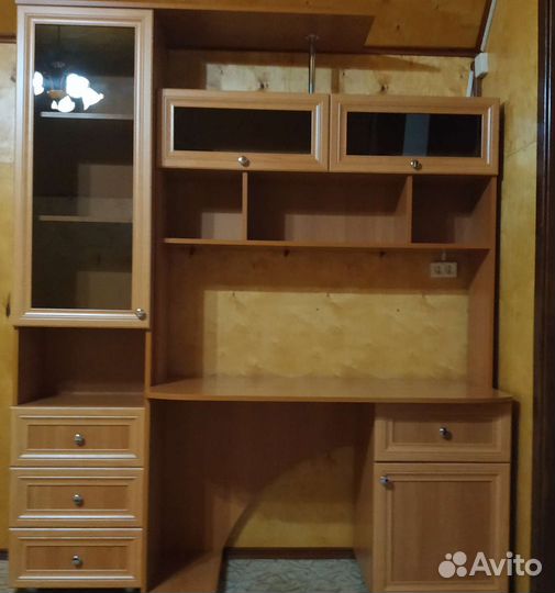 Стол с книжным шкафом и тумбой
