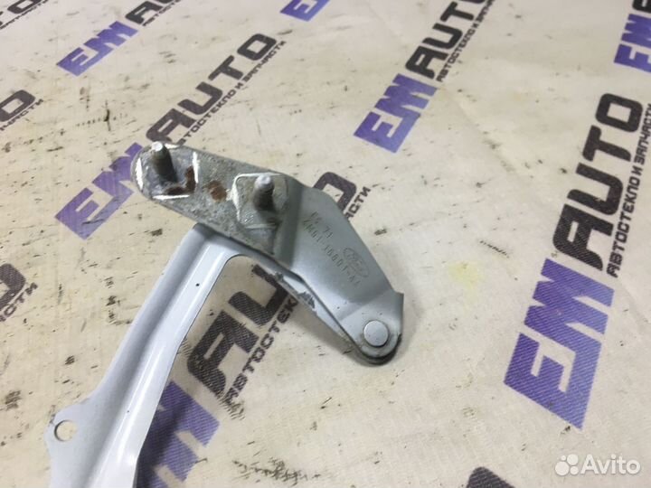 Петля капота левая Форд Фокус 2