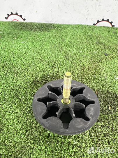 Крепление запасного колеса Toyota Celica ZZT231