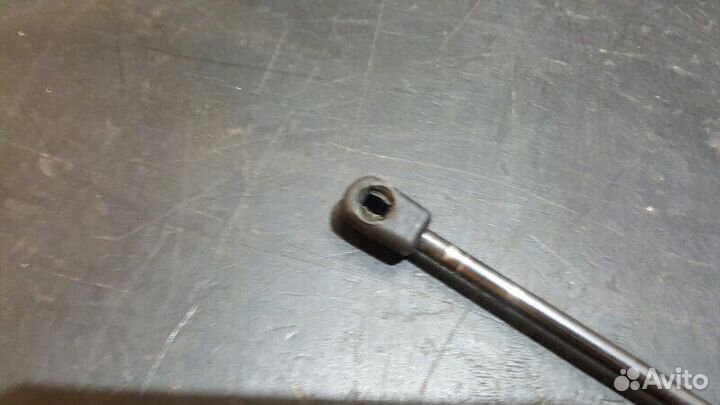 Амортизатор капота Porsche Cayenne 957 turbo 08