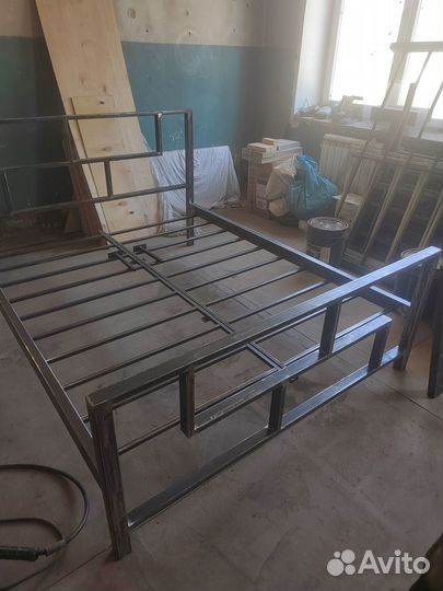 Кровать из металла