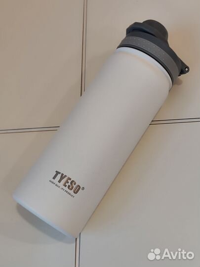 Бутылка термос для воды и чая белая