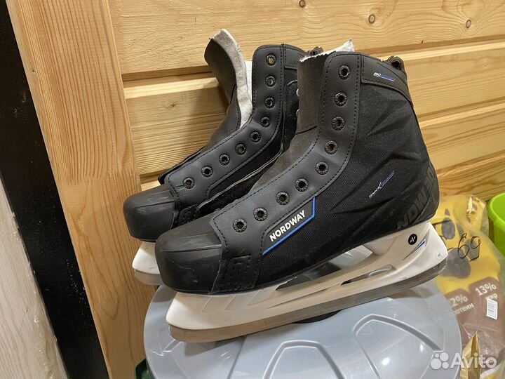 Коньки хоккейные