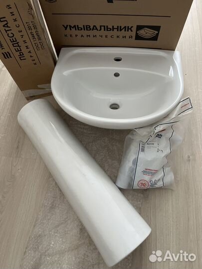Раковина (умывальник) с пьедесталом
