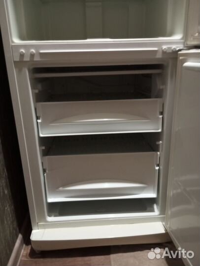 Холодильник бу stinol