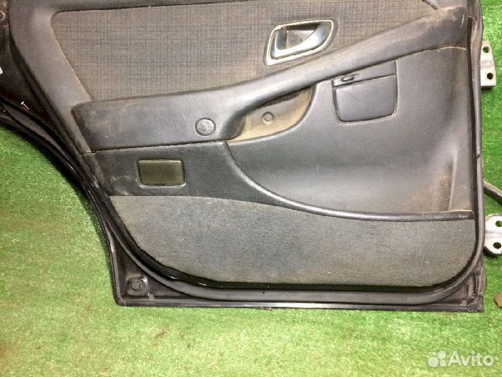 Дверь задняя левая Mitsubishi Diamante F12A Черная