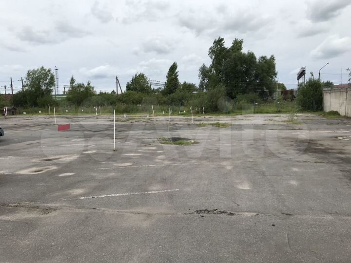 Машиноместо, > 30 м²