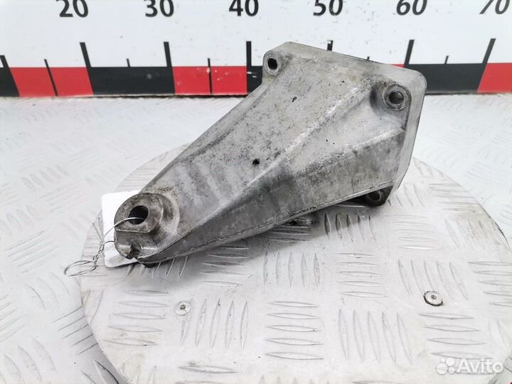 Кронштейн двигателя Mercedes-Benz C-Класс