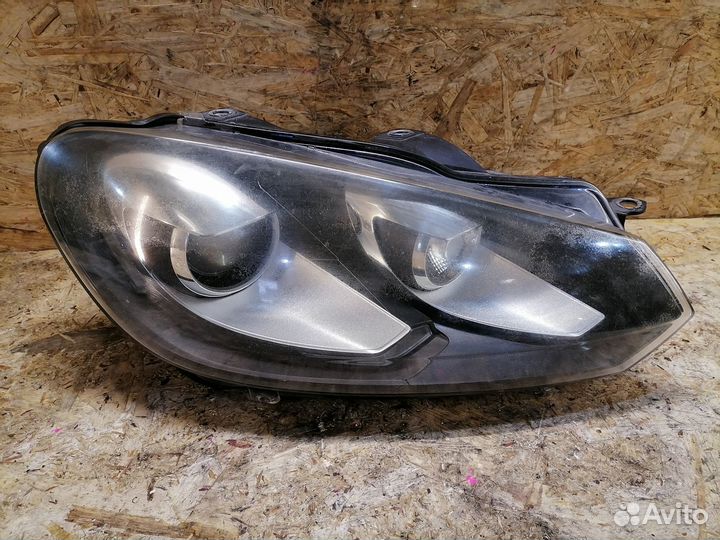 Фара правая ксенон Volkswagen Golf 6