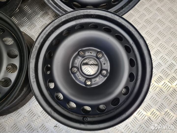 Комплект стальных дисков R15 на VAG