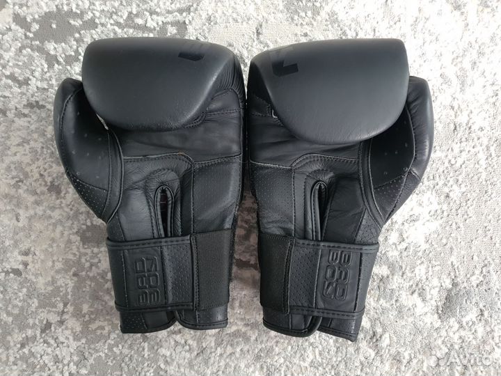 Боксерские перчатки 16 oz bad boy legacy prime