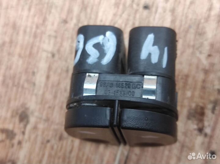 Кнопка стеклоподъемника Ford Fiesta 2001-2007