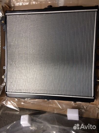 Радиатор тойота Тундра Секвойя 5.7 и 4.7