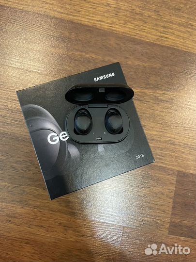 Беспроводные наушники samsung gear iconX