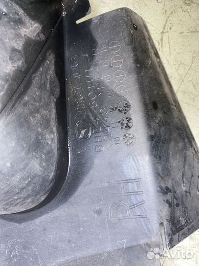 Дефлектор передний Mazda Axela BL BHE4501U1