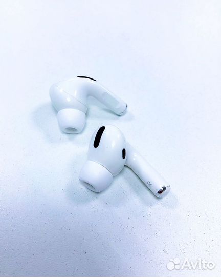 Наушник левый, правый и футляр Apple AirPods